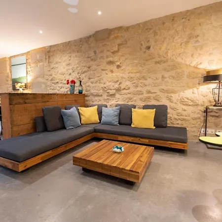 Paridily Circus Apartmán